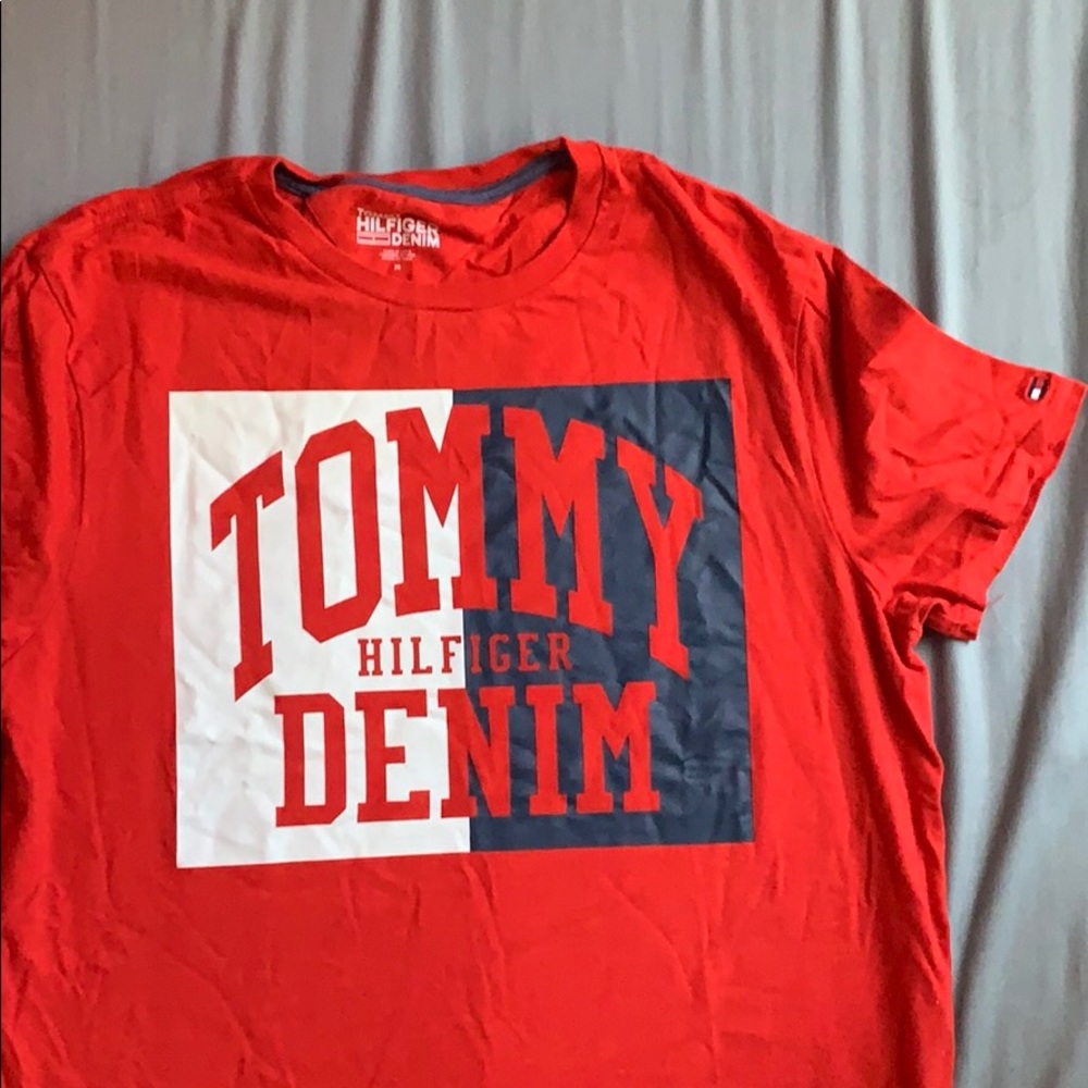 Men’s Medium Red Tommy Hilfiger T-shirt